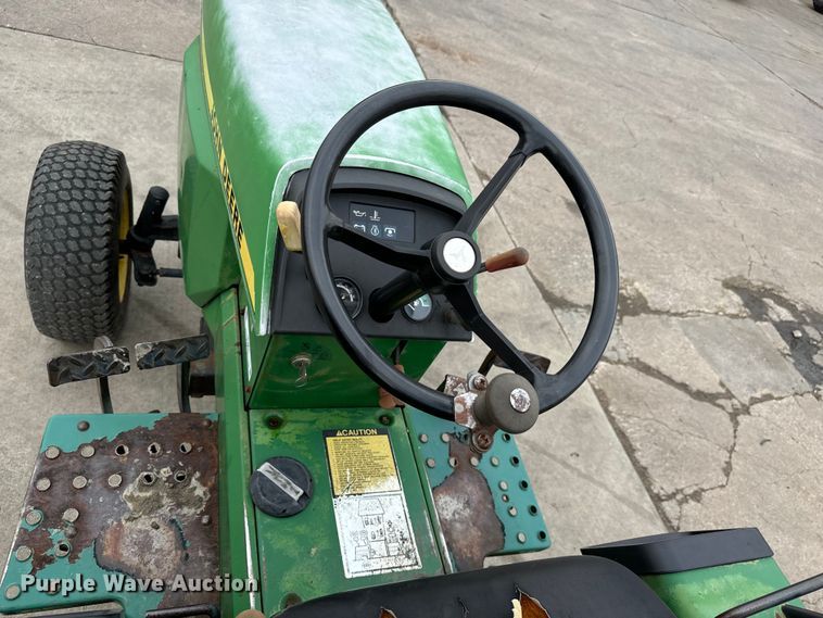 image for item LF9951 1987 John Deere 855 tractor