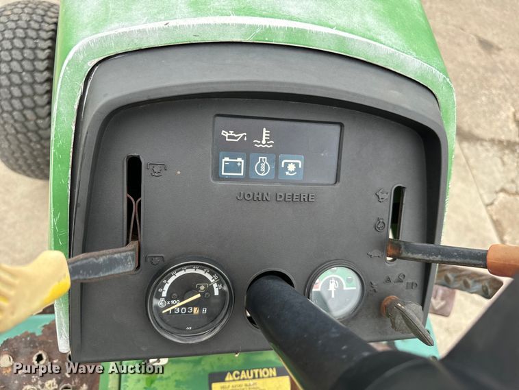 image for item LF9951 1987 John Deere 855 tractor