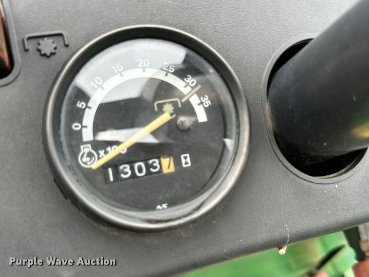 image for item LF9951 1987 John Deere 855 tractor