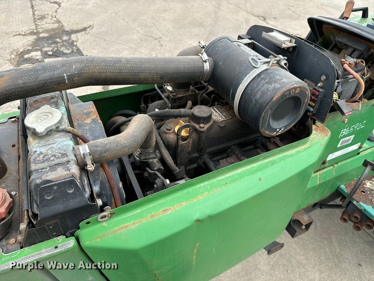 image for item LF9951 1987 John Deere 855 tractor