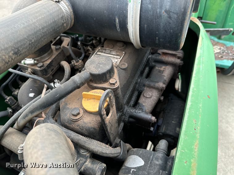 image for item LF9951 1987 John Deere 855 tractor