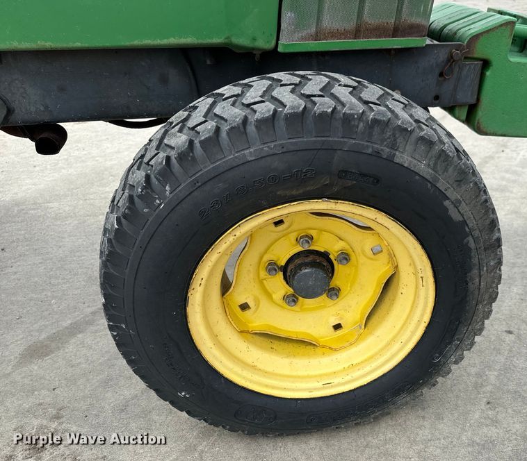image for item LF9951 1987 John Deere 855 tractor