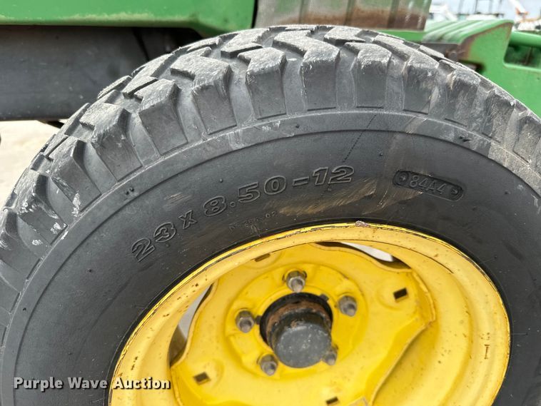 image for item LF9951 1987 John Deere 855 tractor