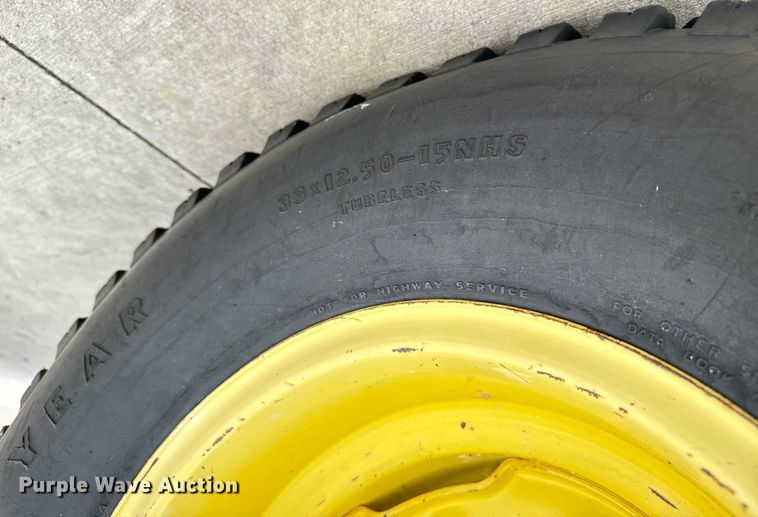 image for item LF9951 1987 John Deere 855 tractor