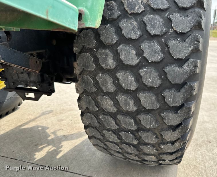 image for item LF9951 1987 John Deere 855 tractor