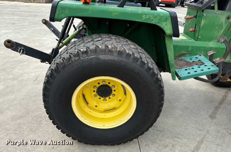 image for item LF9951 1987 John Deere 855 tractor