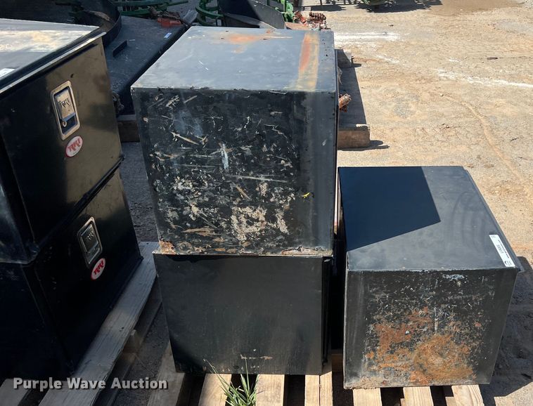 image for item LV9005 (3) toolboxes