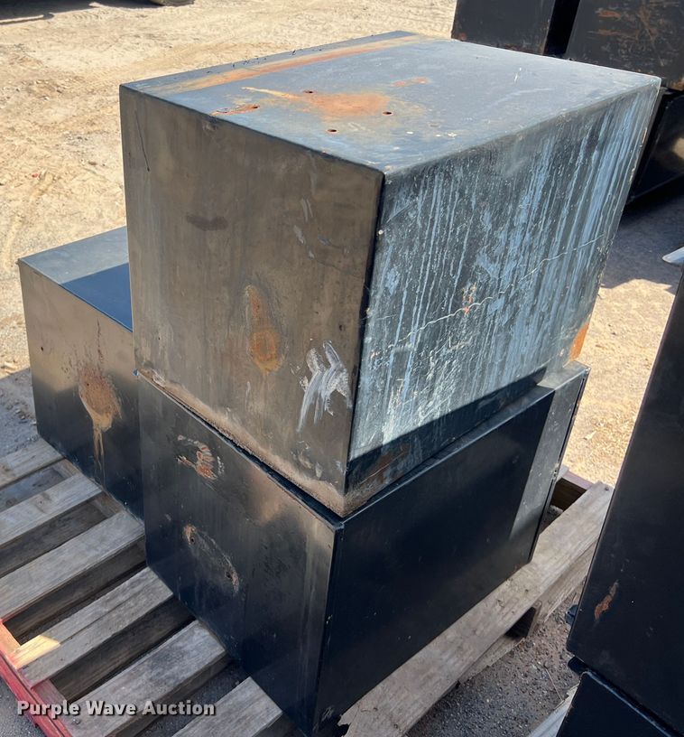 image for item LV9005 (3) toolboxes