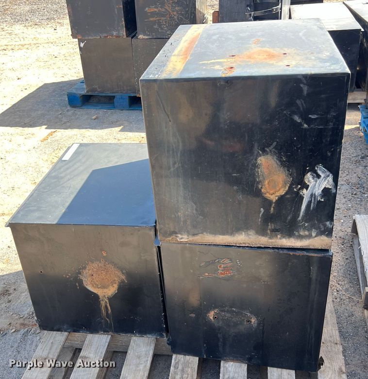 image for item LV9005 (3) toolboxes