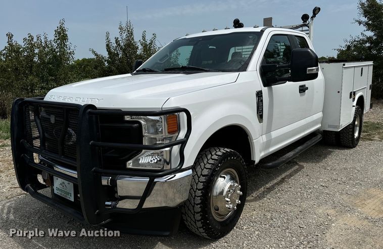 image for item NQ9721 2020 Ford F350 Super Duty XL SuperCab utility bed pickup truck