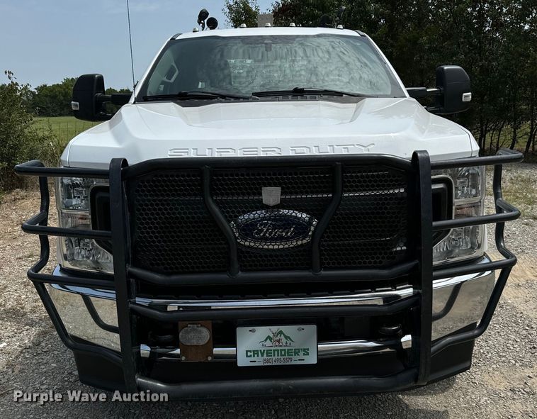 image for item NQ9721 2020 Ford F350 Super Duty XL SuperCab utility bed pickup truck