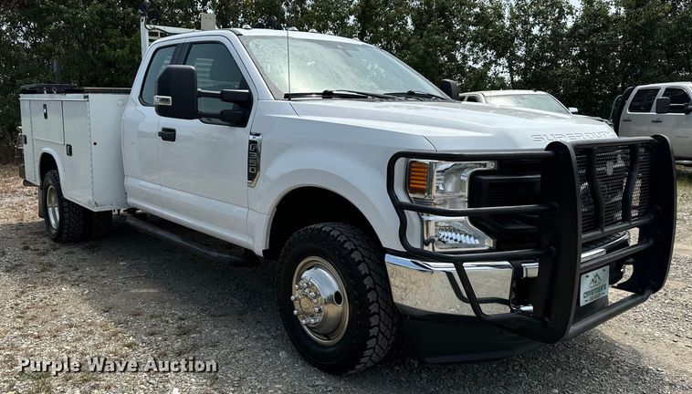 image for item NQ9721 2020 Ford F350 Super Duty XL SuperCab utility bed pickup truck