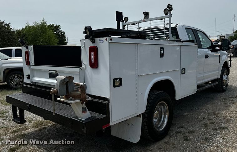 image for item NQ9721 2020 Ford F350 Super Duty XL SuperCab utility bed pickup truck