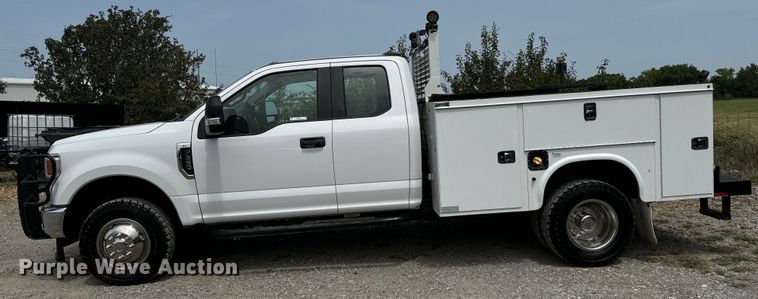 image for item NQ9721 2020 Ford F350 Super Duty XL SuperCab utility bed pickup truck