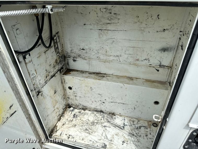 image for item NQ9721 2020 Ford F350 Super Duty XL SuperCab utility bed pickup truck