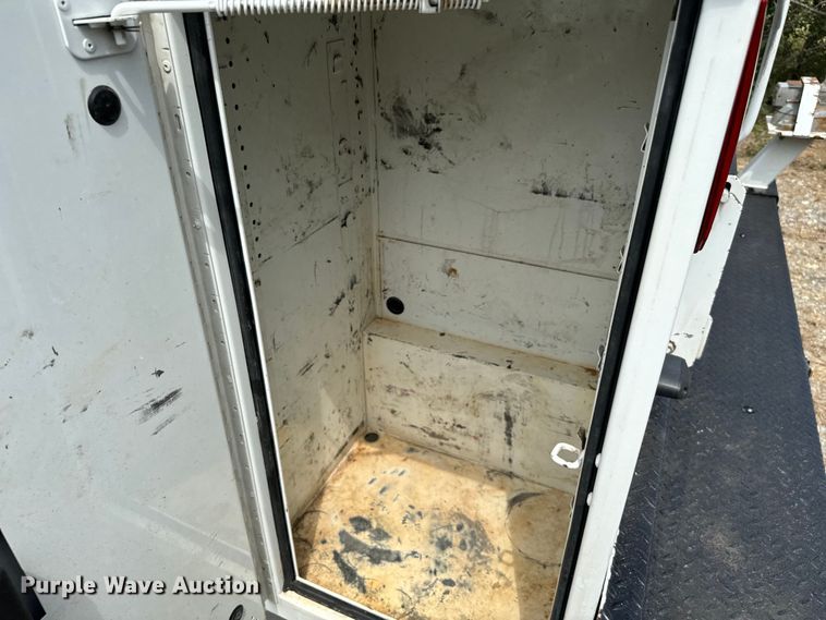 image for item NQ9721 2020 Ford F350 Super Duty XL SuperCab utility bed pickup truck