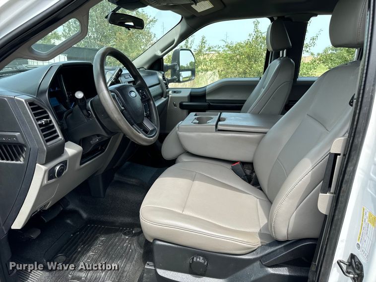 image for item NQ9721 2020 Ford F350 Super Duty XL SuperCab utility bed pickup truck