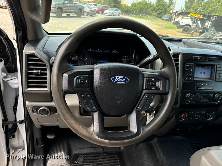 image for item NQ9721 2020 Ford F350 Super Duty XL SuperCab utility bed pickup truck