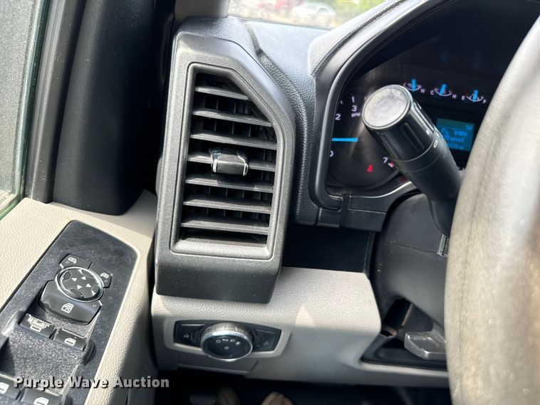 image for item NQ9721 2020 Ford F350 Super Duty XL SuperCab utility bed pickup truck