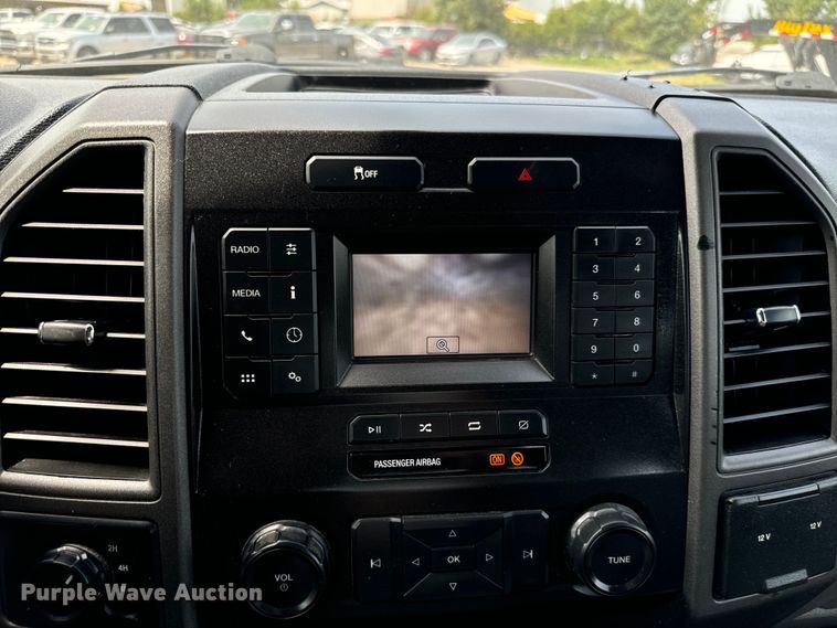 image for item NQ9721 2020 Ford F350 Super Duty XL SuperCab utility bed pickup truck