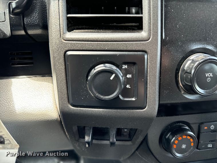 image for item NQ9721 2020 Ford F350 Super Duty XL SuperCab utility bed pickup truck