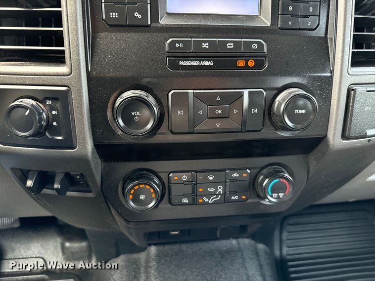 image for item NQ9721 2020 Ford F350 Super Duty XL SuperCab utility bed pickup truck