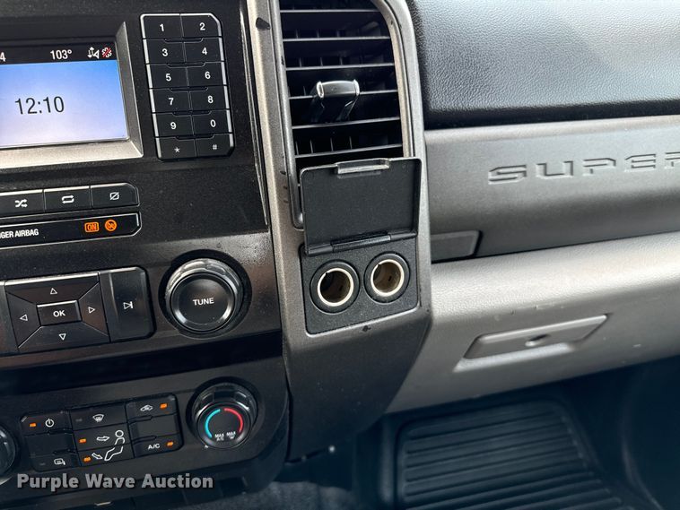 image for item NQ9721 2020 Ford F350 Super Duty XL SuperCab utility bed pickup truck