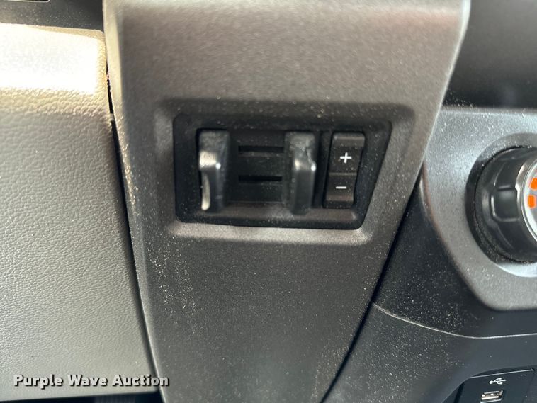 image for item NQ9721 2020 Ford F350 Super Duty XL SuperCab utility bed pickup truck