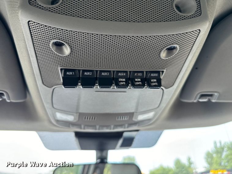 image for item NQ9721 2020 Ford F350 Super Duty XL SuperCab utility bed pickup truck