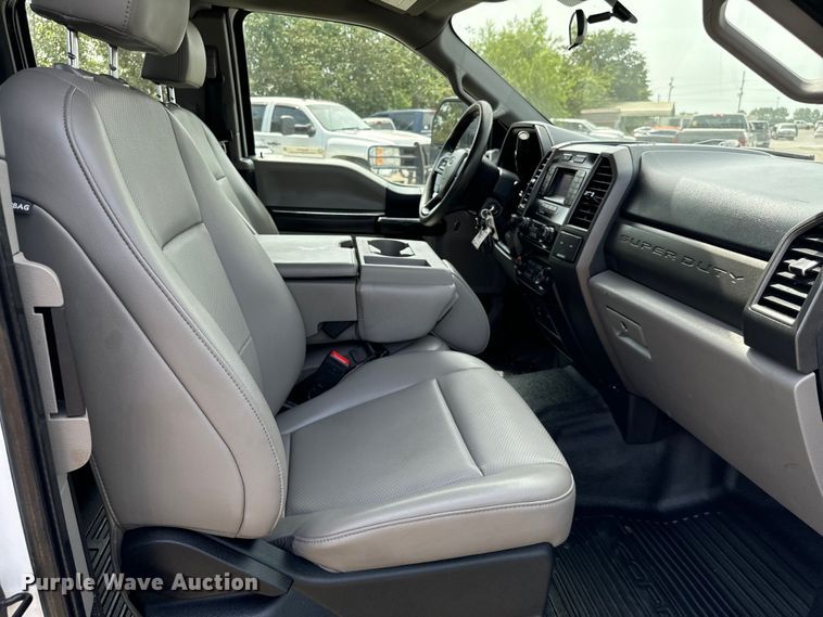 image for item NQ9721 2020 Ford F350 Super Duty XL SuperCab utility bed pickup truck