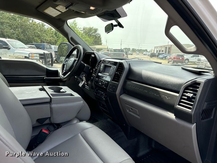 image for item NQ9721 2020 Ford F350 Super Duty XL SuperCab utility bed pickup truck