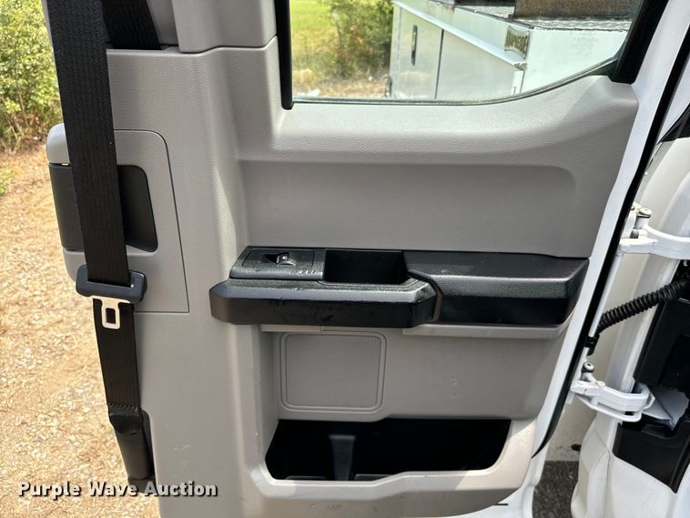 image for item NQ9721 2020 Ford F350 Super Duty XL SuperCab utility bed pickup truck