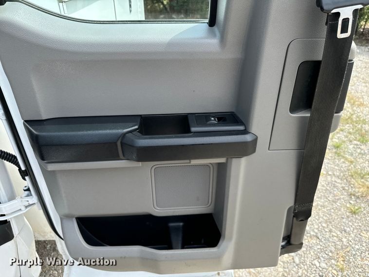 image for item NQ9721 2020 Ford F350 Super Duty XL SuperCab utility bed pickup truck