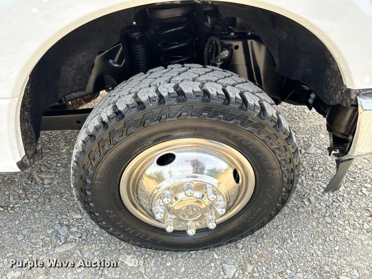 image for item NQ9721 2020 Ford F350 Super Duty XL SuperCab utility bed pickup truck