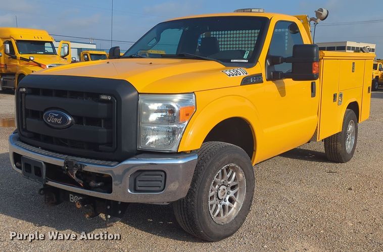 image for item NW9673 2016 Ford  F350 Super Duty utility bed pickup truck