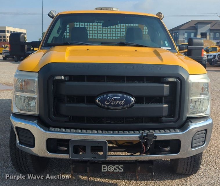 image for item NW9673 2016 Ford  F350 Super Duty utility bed pickup truck