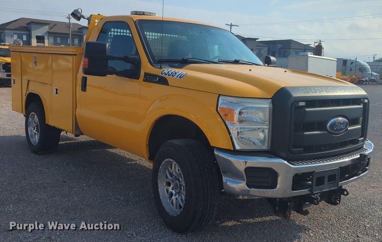 image for item NW9673 2016 Ford  F350 Super Duty utility bed pickup truck