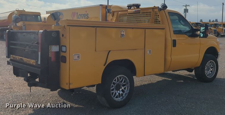 image for item NW9673 2016 Ford  F350 Super Duty utility bed pickup truck