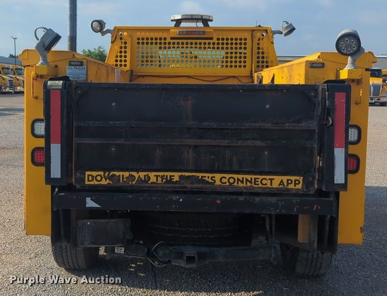 image for item NW9673 2016 Ford  F350 Super Duty utility bed pickup truck