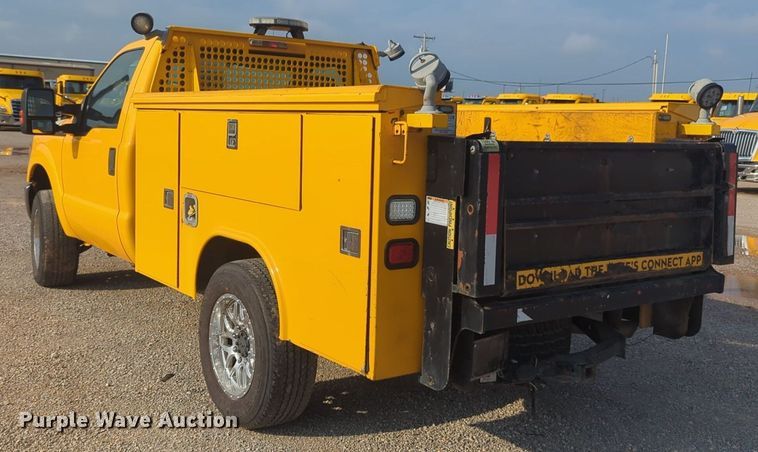 image for item NW9673 2016 Ford  F350 Super Duty utility bed pickup truck