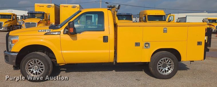 image for item NW9673 2016 Ford  F350 Super Duty utility bed pickup truck