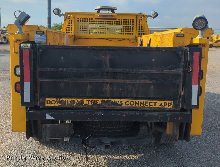 image for item NW9673 2016 Ford  F350 Super Duty utility bed pickup truck