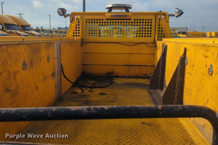 image for item NW9673 2016 Ford  F350 Super Duty utility bed pickup truck