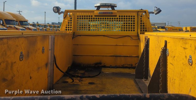 image for item NW9673 2016 Ford  F350 Super Duty utility bed pickup truck