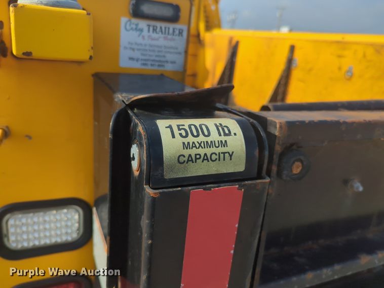 image for item NW9673 2016 Ford  F350 Super Duty utility bed pickup truck