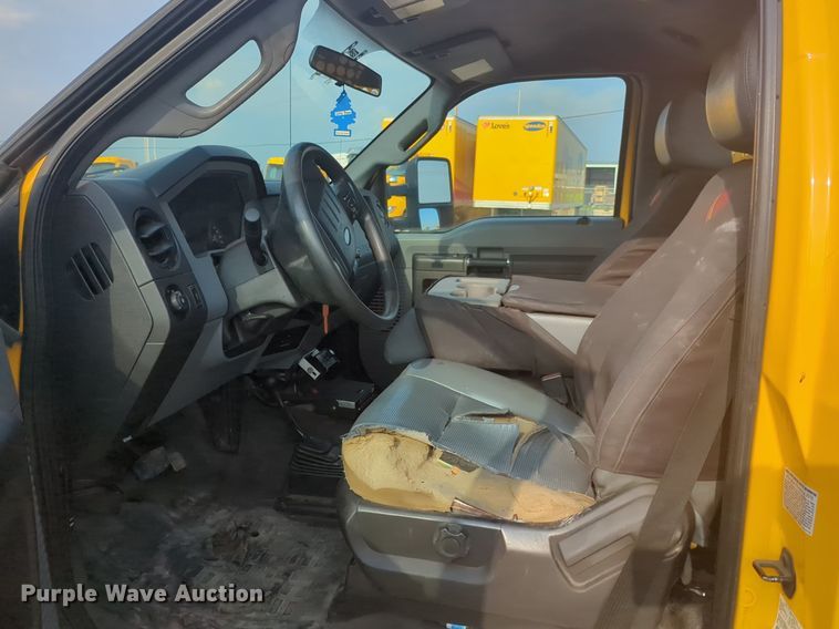 image for item NW9673 2016 Ford  F350 Super Duty utility bed pickup truck