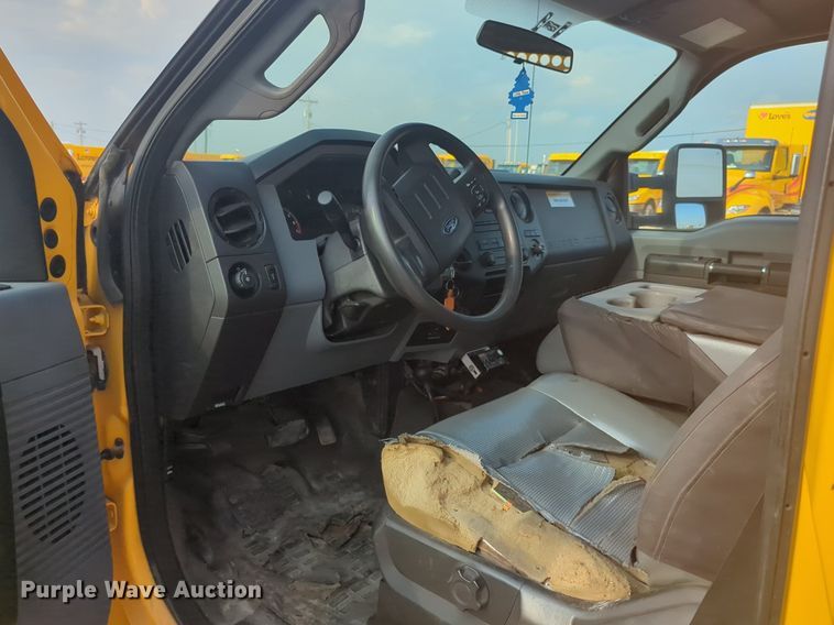 image for item NW9673 2016 Ford  F350 Super Duty utility bed pickup truck