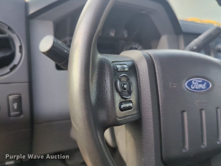 image for item NW9673 2016 Ford  F350 Super Duty utility bed pickup truck