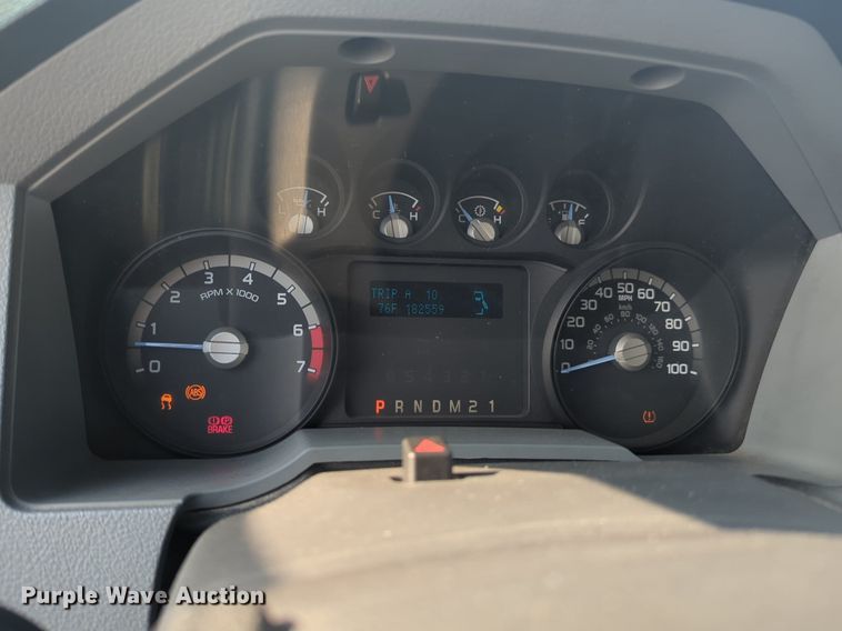 image for item NW9673 2016 Ford  F350 Super Duty utility bed pickup truck