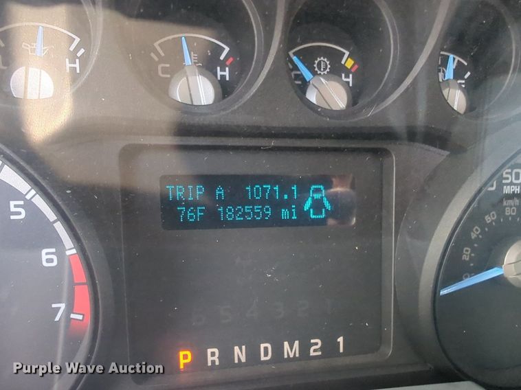 image for item NW9673 2016 Ford  F350 Super Duty utility bed pickup truck